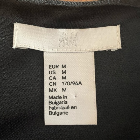 3/$30 - H&M Grey Sleeveless Pleated Top Size Med - Picture 7 of 8